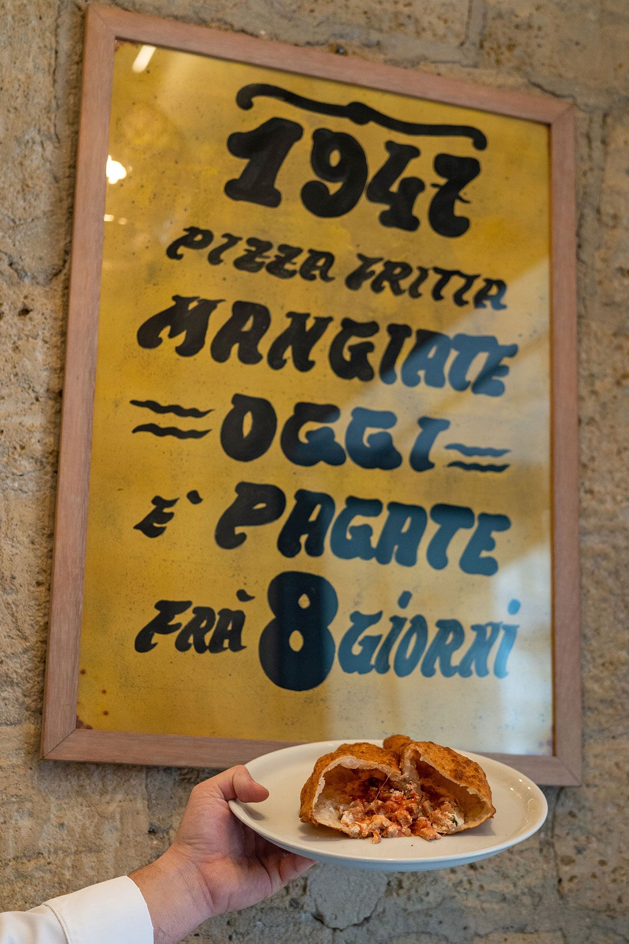 Insegna di 1947 Pizza Fritta