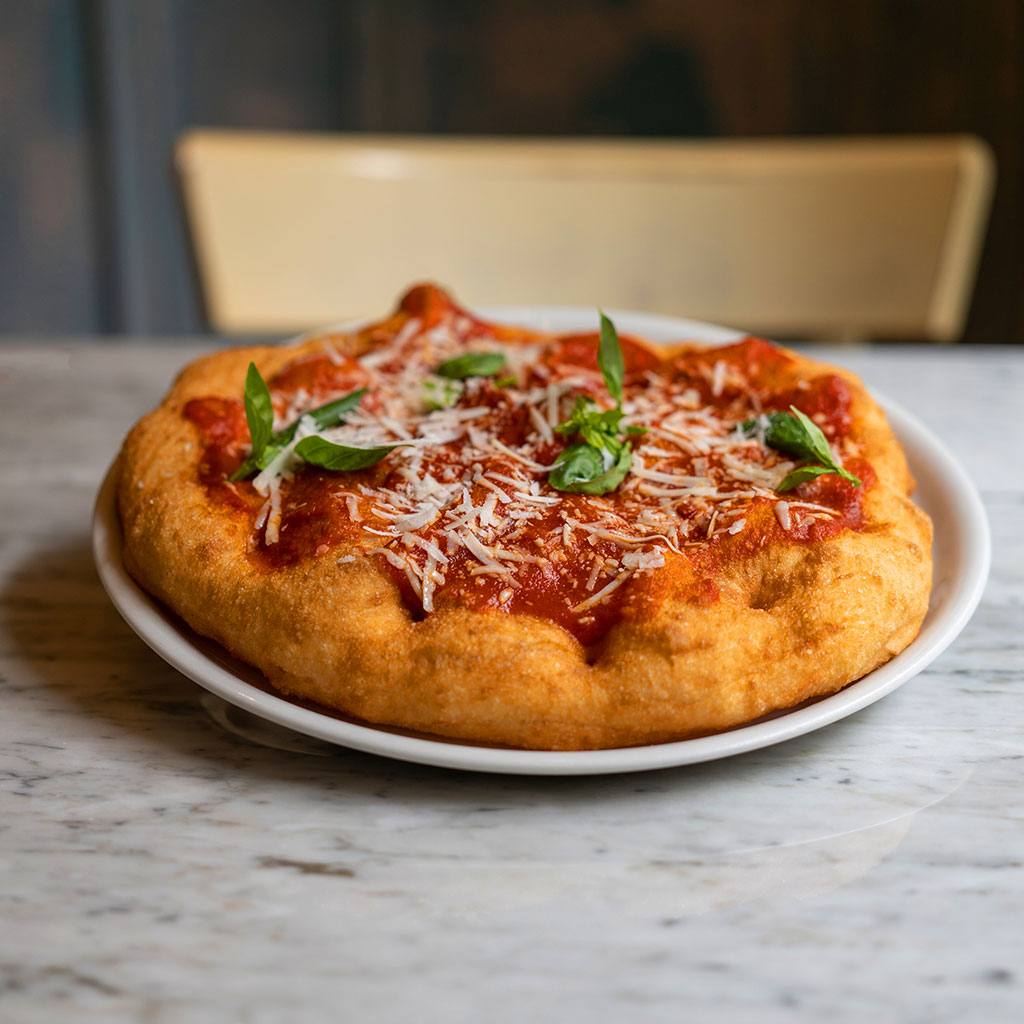 Montanara – Ragù napoletano, caciocavallo, basilico, ripiena di provola